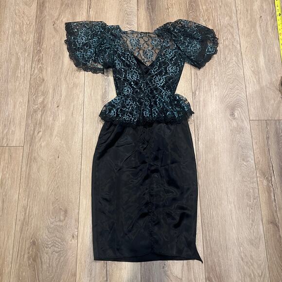 GUNNE SAX BY JESSICA MCCLINTOCK Women's Vintage Lace Peplum Dress - Picture 3 of 8